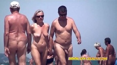 Fun Nude Amateurs Beach Couples Walking On The Beach Video Thumb